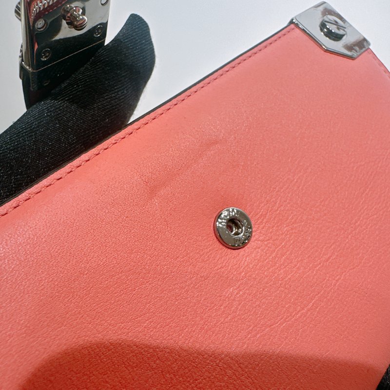 TW4510 MCM 長款錢包 全皮 帶肩帶可變小包包Long Wallet On Chain Leather Pink-11