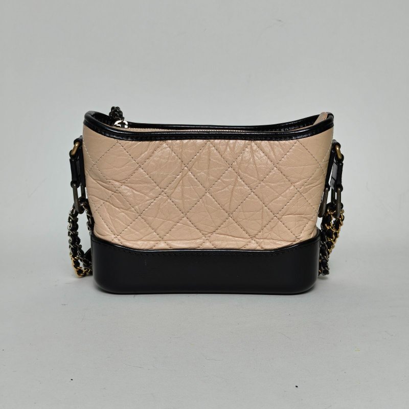 CHANEL GABRIELLE流浪小號20奶茶色牛皮29開金銀扣黑底肩背包-2