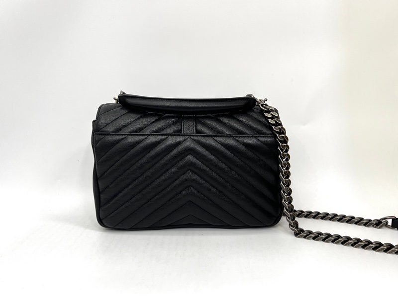 YSL 黑牛皮V型紋霧銀釦信封下蓋肩斜背包-1