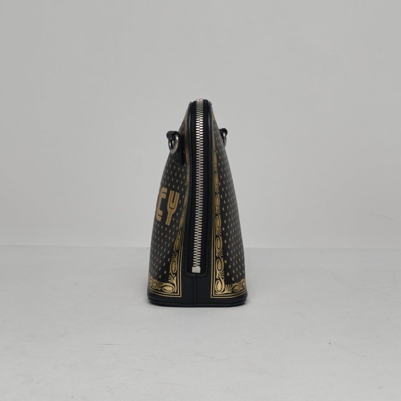 GUCCI 黑色牛皮銀扣LOGO字母貝殼包斜挎包肩背包-1