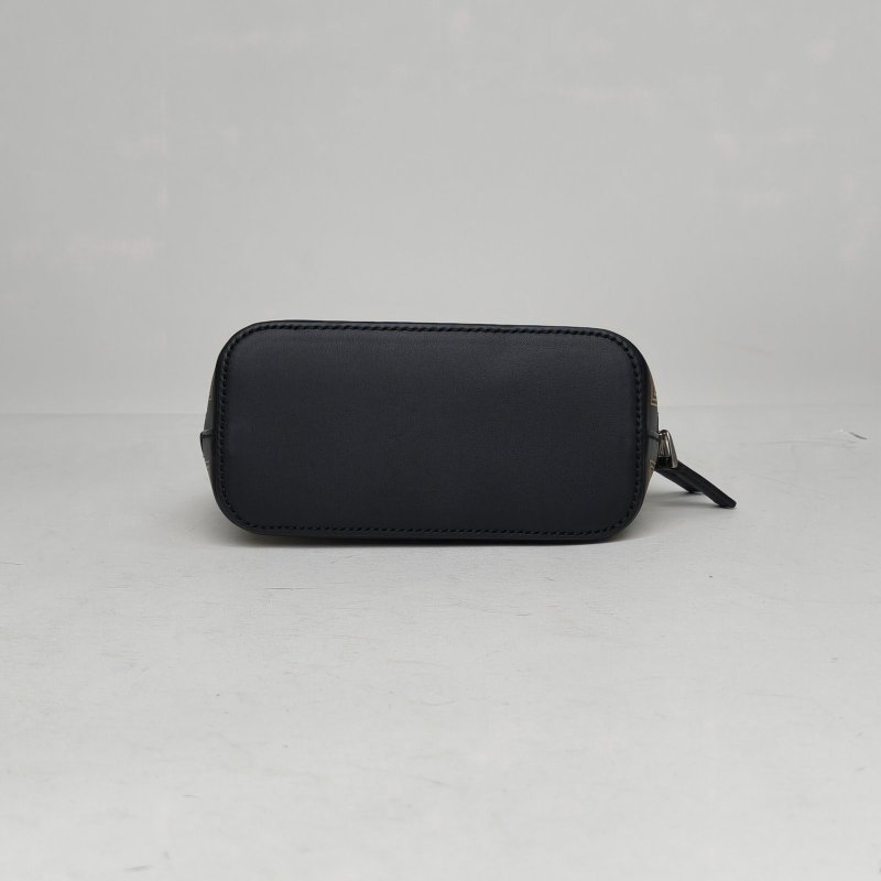 GUCCI 黑色牛皮銀扣LOGO字母貝殼包斜挎包肩背包-4