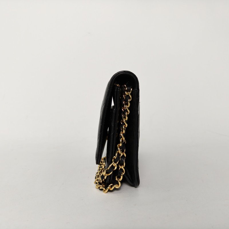 CHANEL CFWOC19黑色羊皮31開金扣肩背包-3