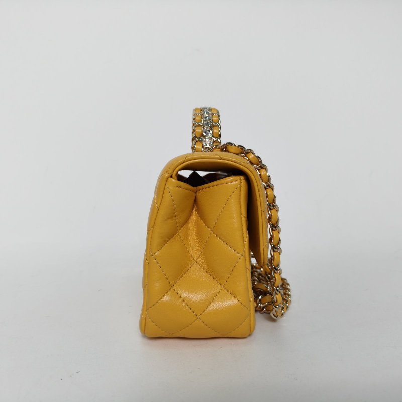 CHANEL 23ACF口蓋包18黃色羊皮晶片開淺金扣水鑽金屬皮穿手柄肩背包-1