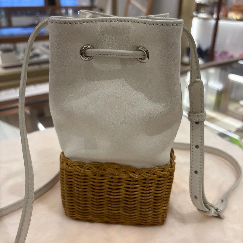 MiuMiu 白色藤編水桶包 二手 8成新❤️‍🔥-2