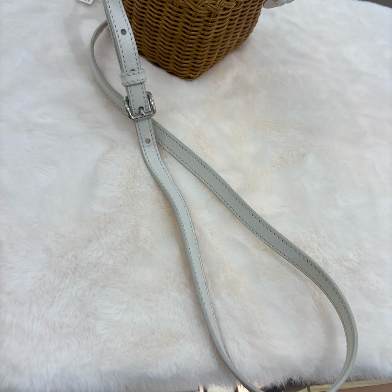 MiuMiu 白色藤編水桶包 二手 8成新❤️‍🔥-11