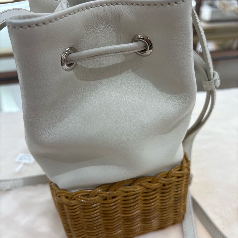 MiuMiu 白色藤編水桶包 二手 8成新❤️‍🔥-12