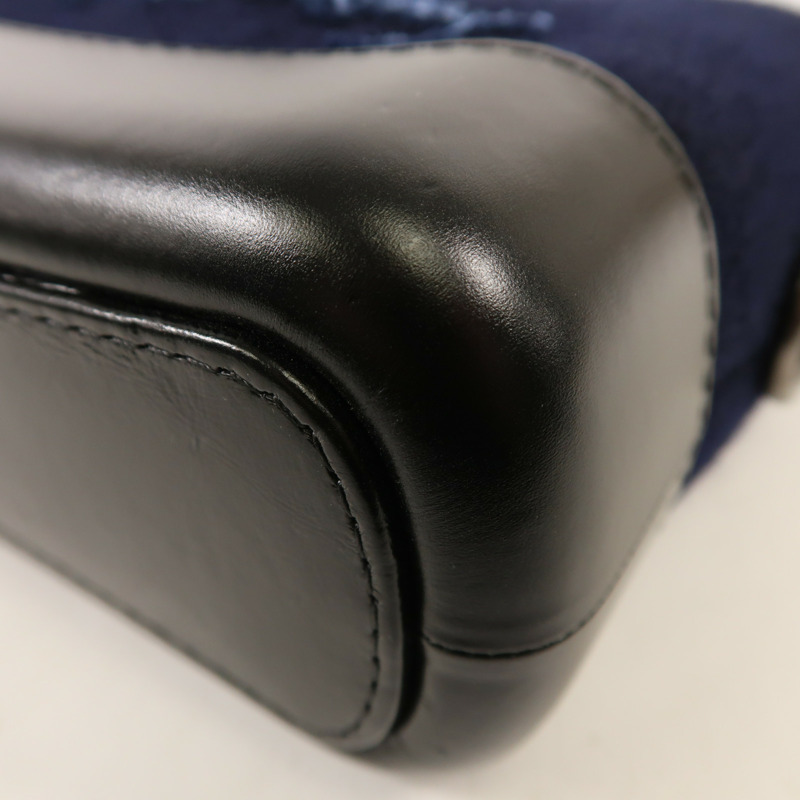 CHANEL 羊毛/皮革Gabrielle Small鏈帶肩背袋-13