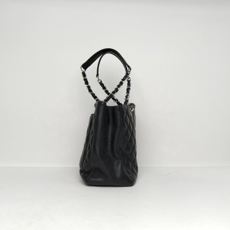 CHANEL GST購物袋小號33黑色荔枝牛皮13開銀扣肩背包-3