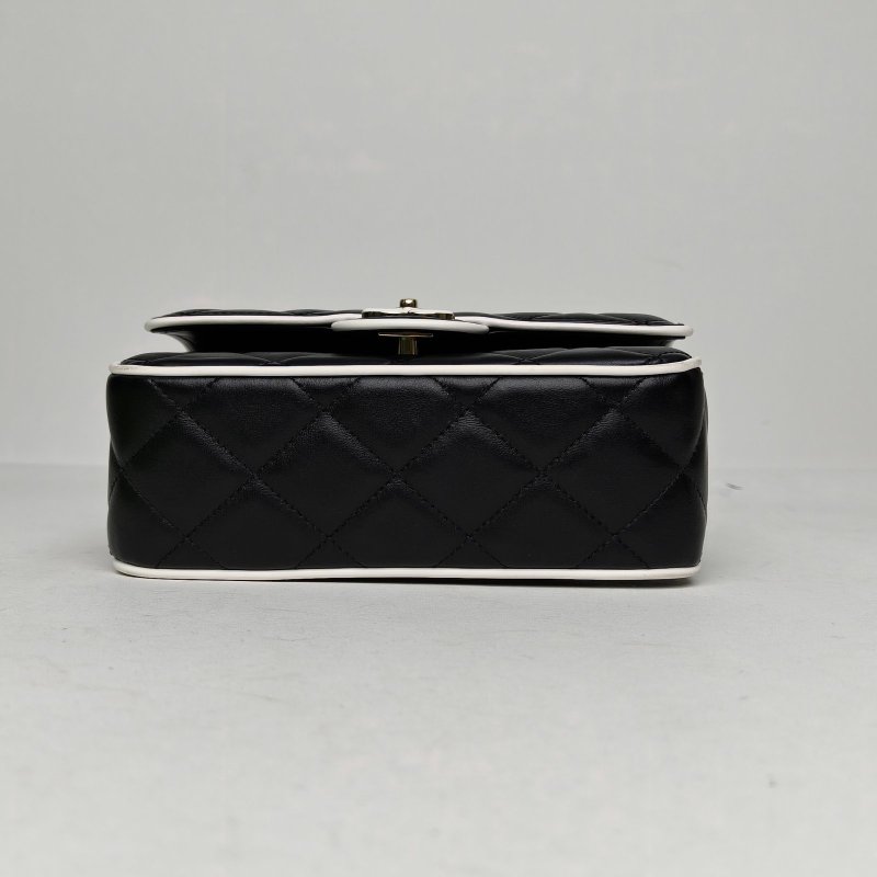 CHANEL CF25P漫畫系列/20黑白羊皮晶片開淺金扣肩背包-4