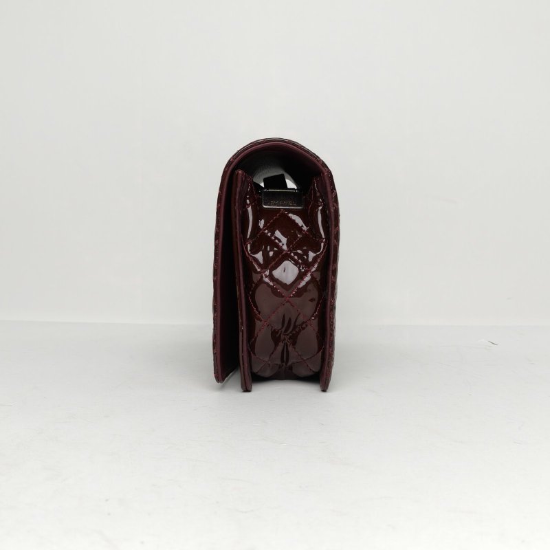 CHANEL Leboy中大號28車厘子紅漆皮18開銀扣肩背包-1