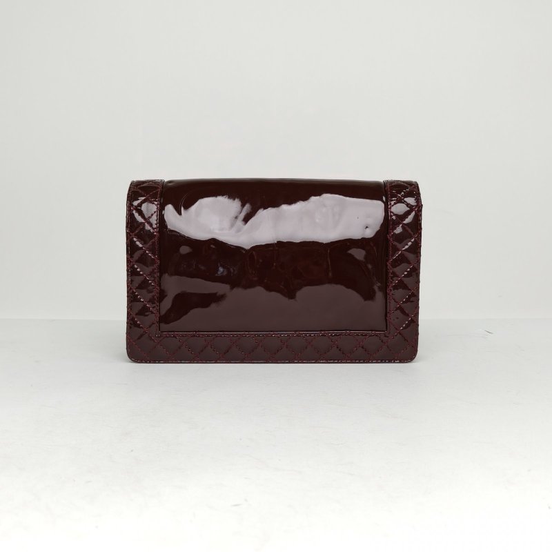 CHANEL Leboy中大號28車厘子紅漆皮18開銀扣肩背包-2