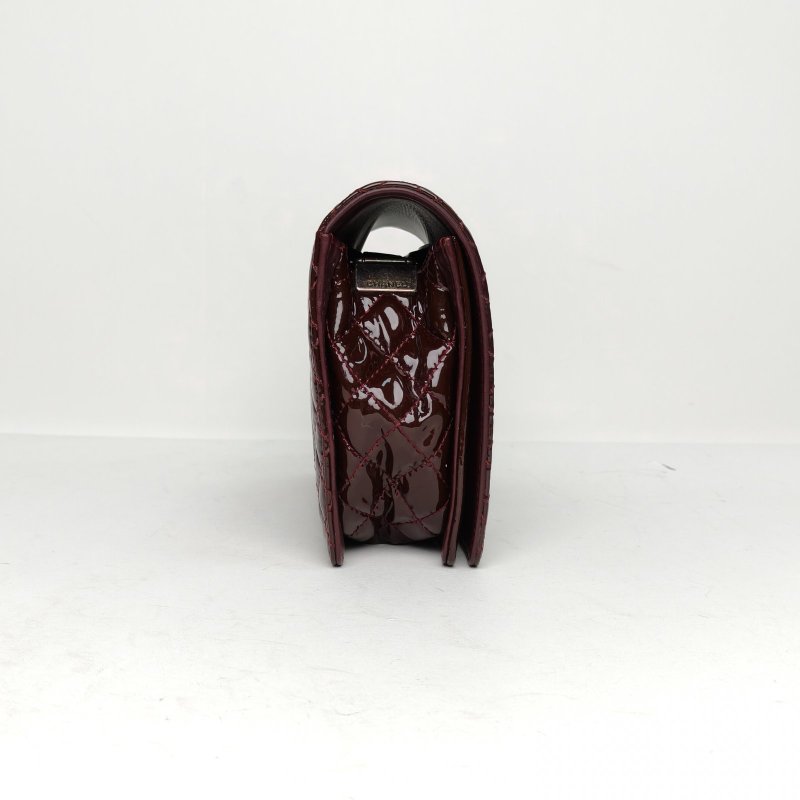 CHANEL Leboy中大號28車厘子紅漆皮18開銀扣肩背包-3