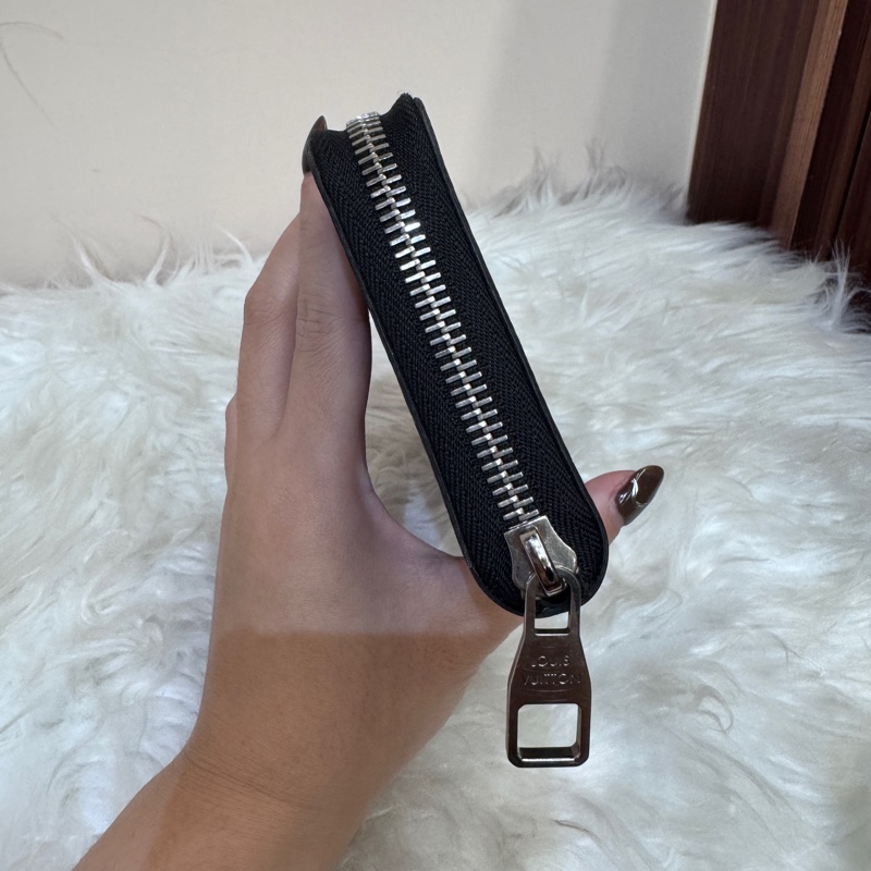 LV Zippy黑灰格直立拉鍊長夾-2