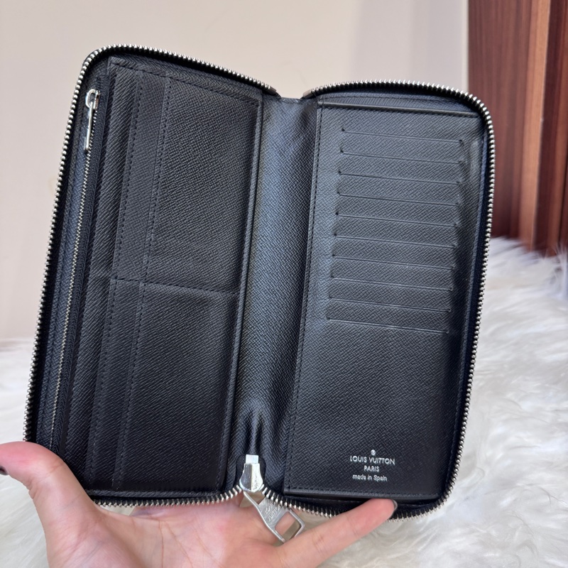 LV Zippy黑灰格直立拉鍊長夾-5