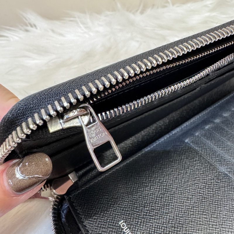 LV Zippy黑灰格直立拉鍊長夾-7
