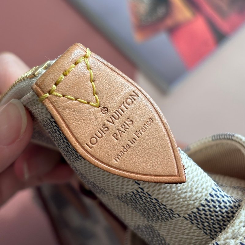 ::LOUIS VUITTON:: N41280 白色棋盤格 Damier Azur Totally PM 側背包-11