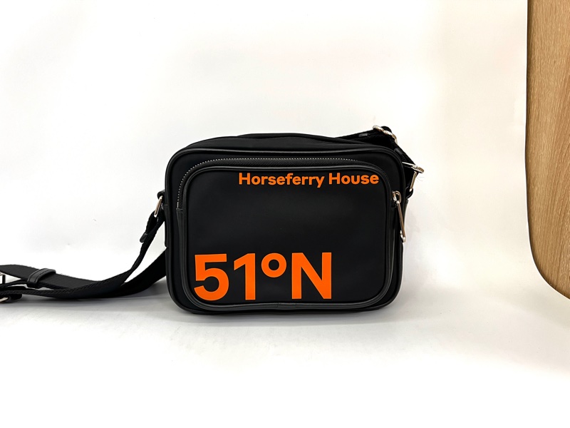 Burberry 黑尼龍橘印字樣Paddy肩斜背包-0