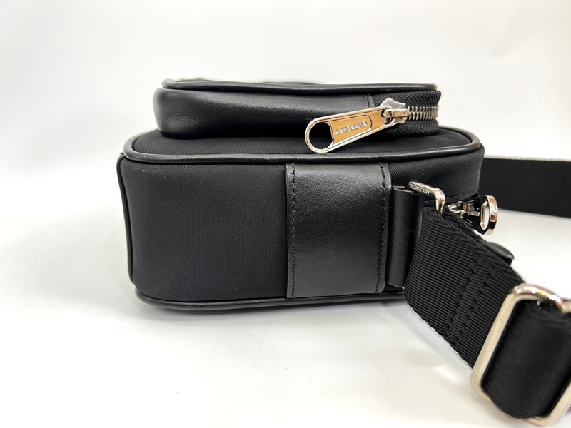 Burberry 黑尼龍橘印字樣Paddy肩斜背包-3