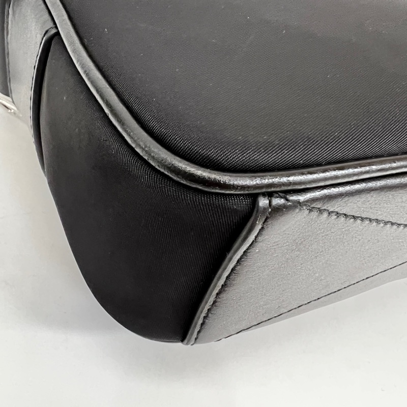 Burberry 黑尼龍橘印字樣Paddy肩斜背包-9