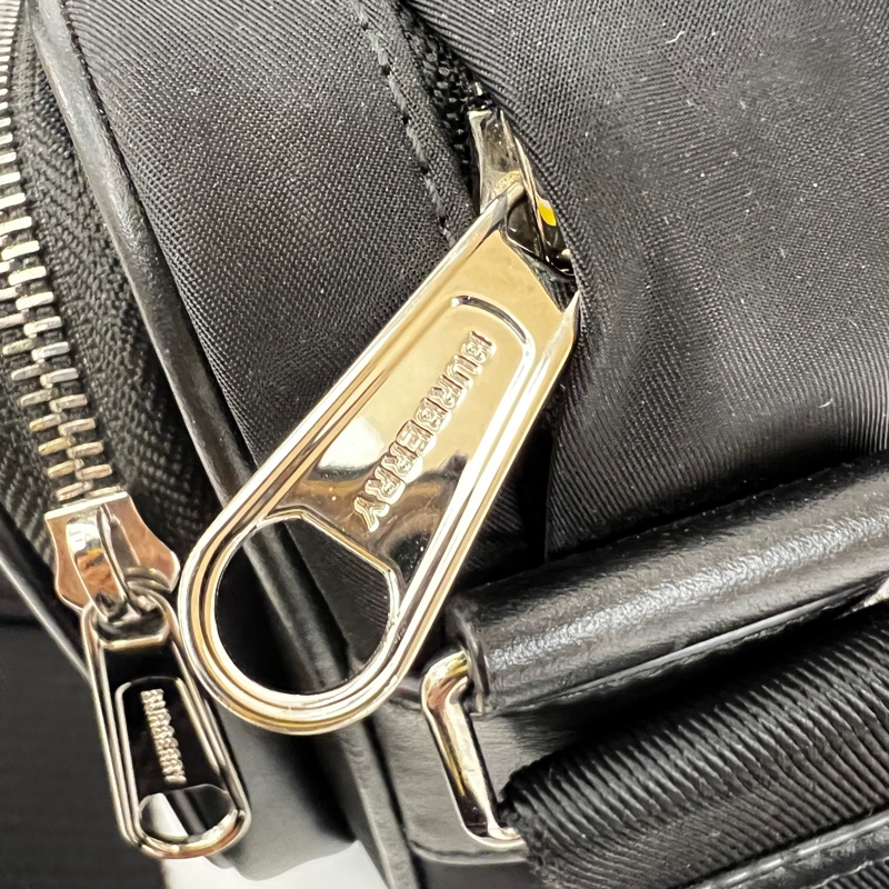 Burberry 黑尼龍橘印字樣Paddy肩斜背包-11