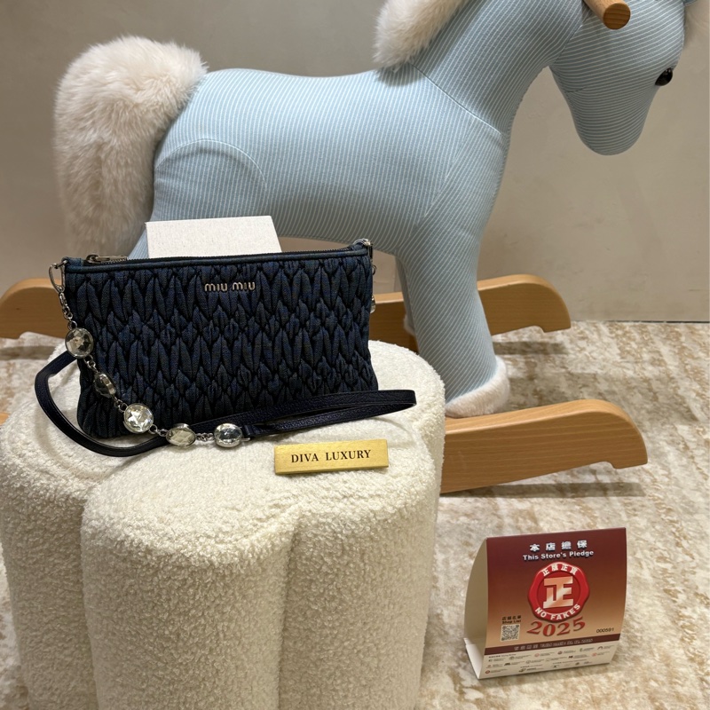MiuMiu 牛仔布水晶鏈條斜背包-0