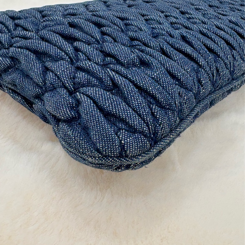 MiuMiu 牛仔布水晶鏈條斜背包-10