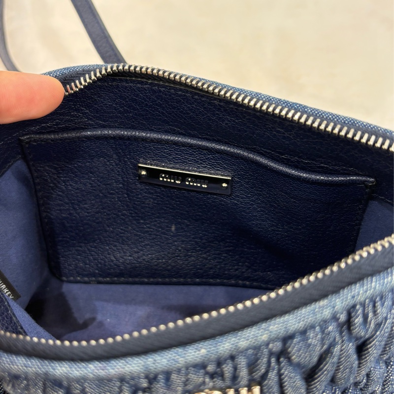 MiuMiu 牛仔布水晶鏈條斜背包-12