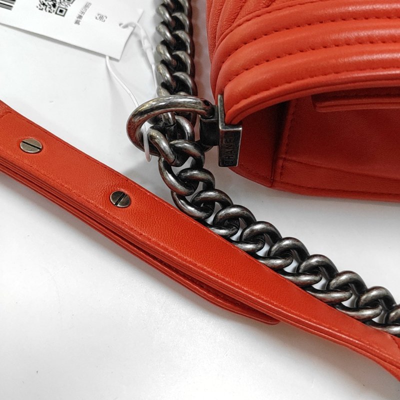 CHANEL BOY 中號 紅色牛皮V紋斜背包單肩包 釕色五金 20開 可拆式肩帶 9.8新-12