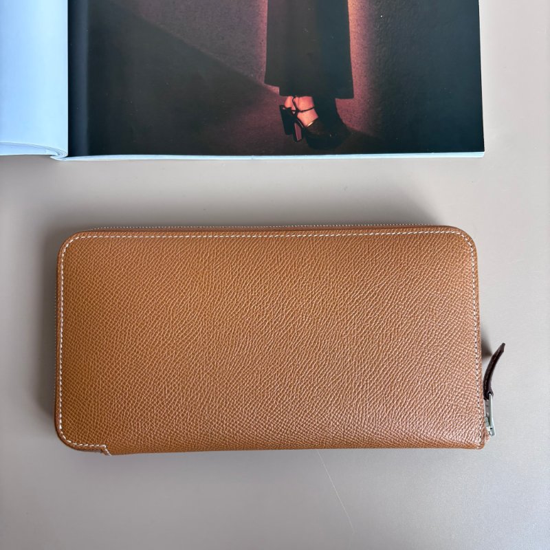 ::HERMES:: 金棕色內裡花園狗狗圖樣絲巾長夾 拉鍊長夾-2