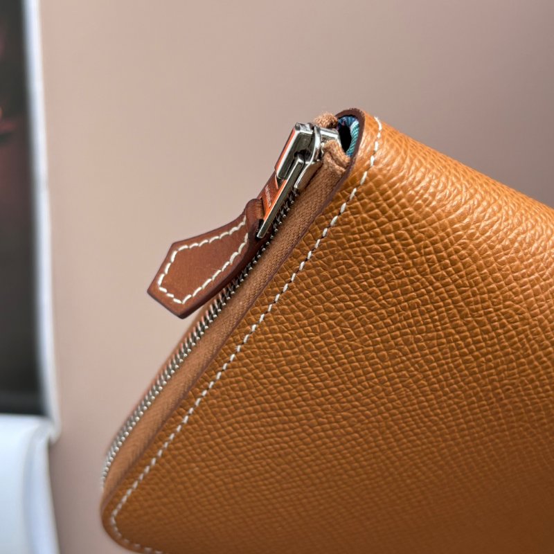 ::HERMES:: 金棕色內裡花園狗狗圖樣絲巾長夾 拉鍊長夾-4