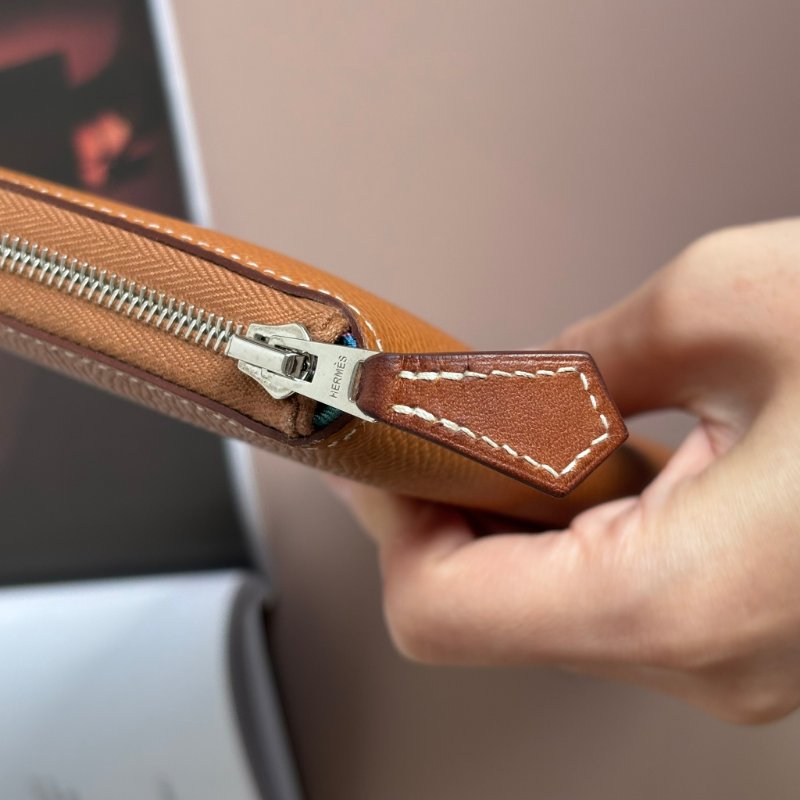 ::HERMES:: 金棕色內裡花園狗狗圖樣絲巾長夾 拉鍊長夾-10