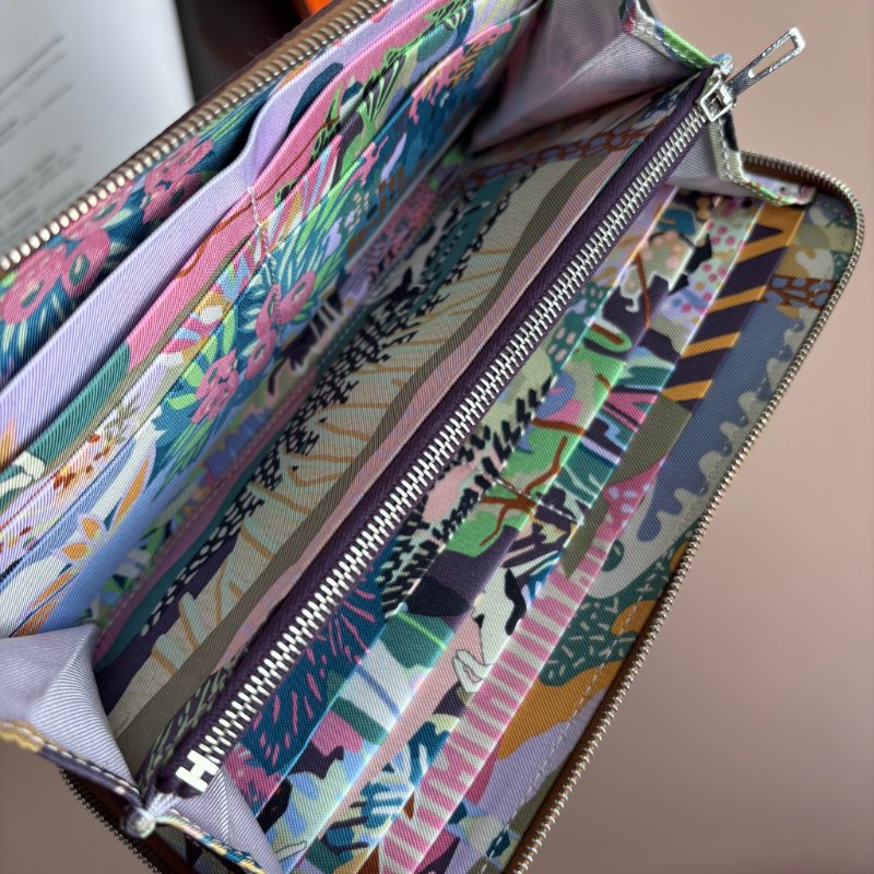 ::HERMES:: 金棕色內裡花園狗狗圖樣絲巾長夾 拉鍊長夾-12