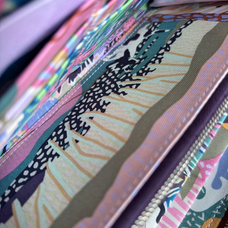 ::HERMES:: 金棕色內裡花園狗狗圖樣絲巾長夾 拉鍊長夾-13