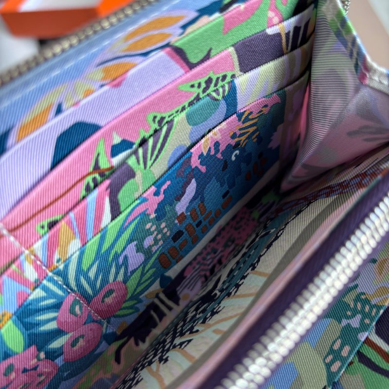 ::HERMES:: 金棕色內裡花園狗狗圖樣絲巾長夾 拉鍊長夾-14