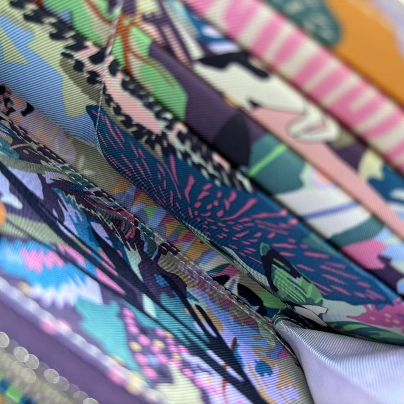 ::HERMES:: 金棕色內裡花園狗狗圖樣絲巾長夾 拉鍊長夾-18