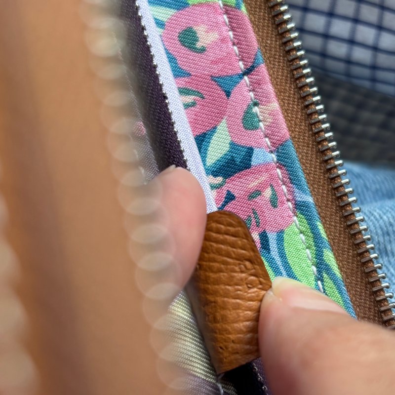 ::HERMES:: 金棕色內裡花園狗狗圖樣絲巾長夾 拉鍊長夾-25