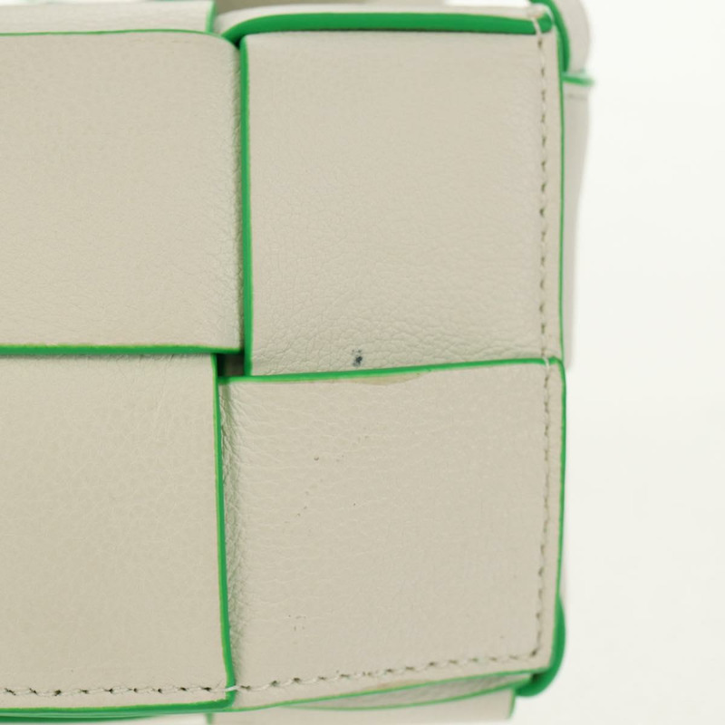 【日本直送】BOTTEGA VENETA MAXI INTRECCIATO 盒式包皮白色綠色正品 bs30121A-1