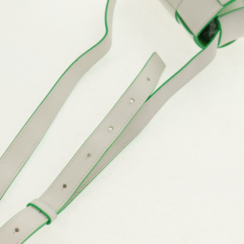 【日本直送】BOTTEGA VENETA MAXI INTRECCIATO 盒式包皮白色綠色正品 bs30121A-13