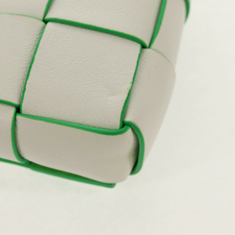 【日本直送】BOTTEGA VENETA MAXI INTRECCIATO 盒式包皮白色綠色正品 bs30121A-17