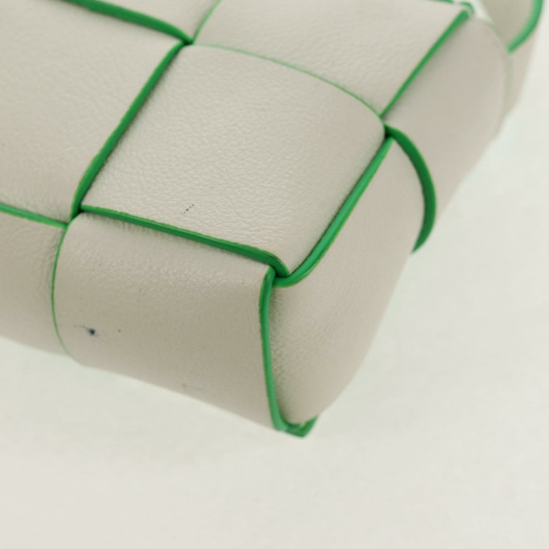 【日本直送】BOTTEGA VENETA MAXI INTRECCIATO 盒式包皮白色綠色正品 bs30121A-18