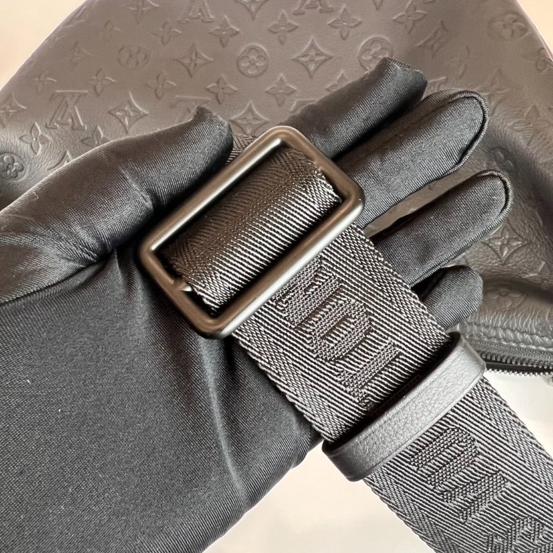 LV M12850/晶片款黑壓紋Hobo Hamac包-9