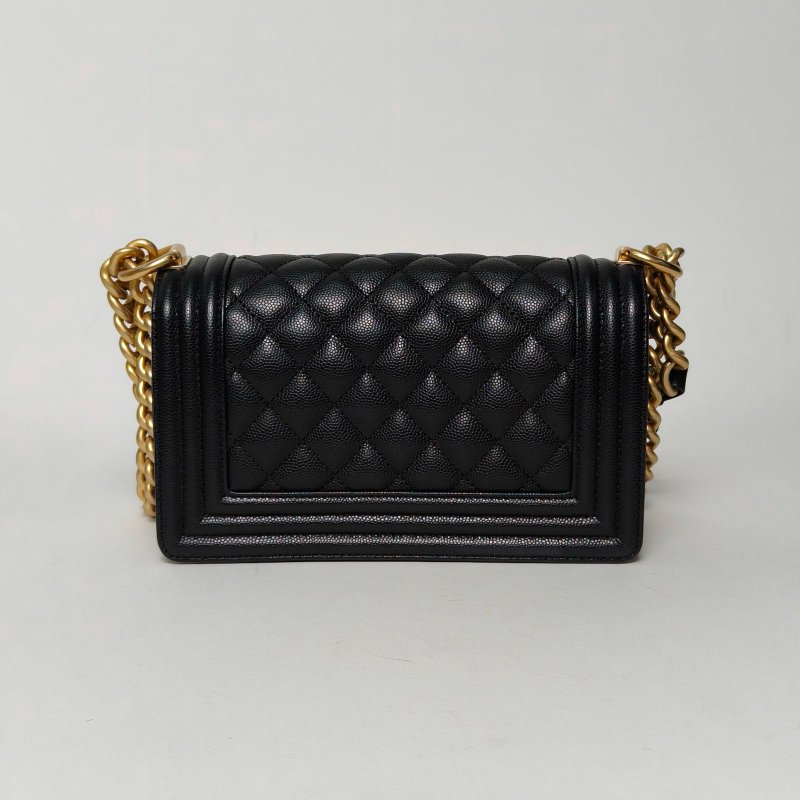 CHANEL Leboy小號20.5黑色荔枝牛皮29開金扣菱格紋肩背包-2