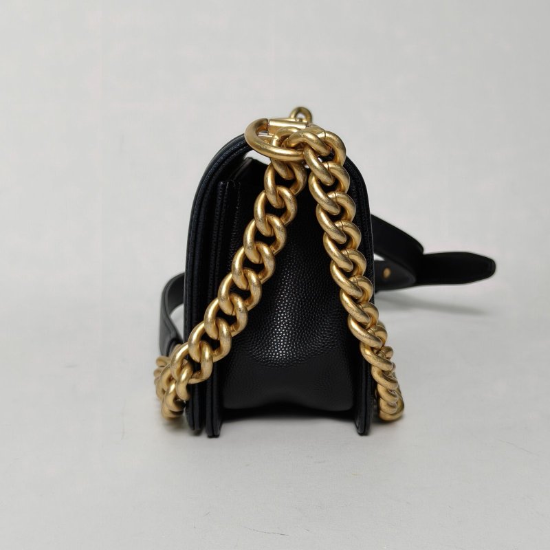 CHANEL Leboy小號20.5黑色荔枝牛皮29開金扣菱格紋肩背包-3