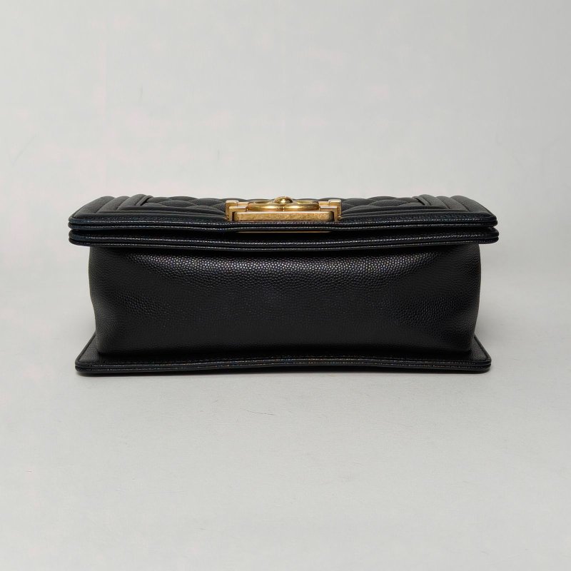 CHANEL Leboy小號20.5黑色荔枝牛皮29開金扣菱格紋肩背包-4