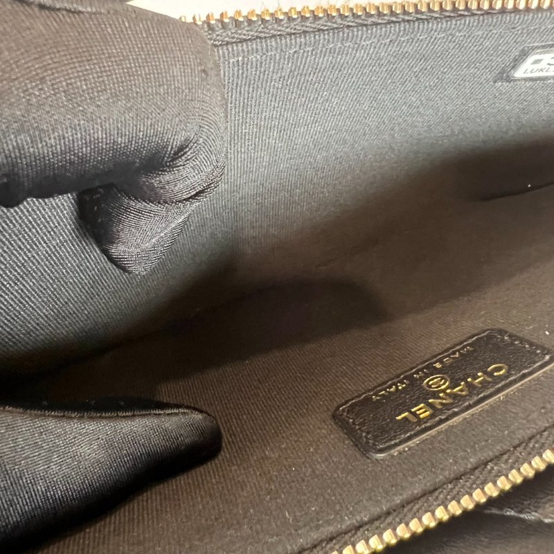 CHANEL 季節款拉鍊雙層WOC 羊皮黑晶片款-5