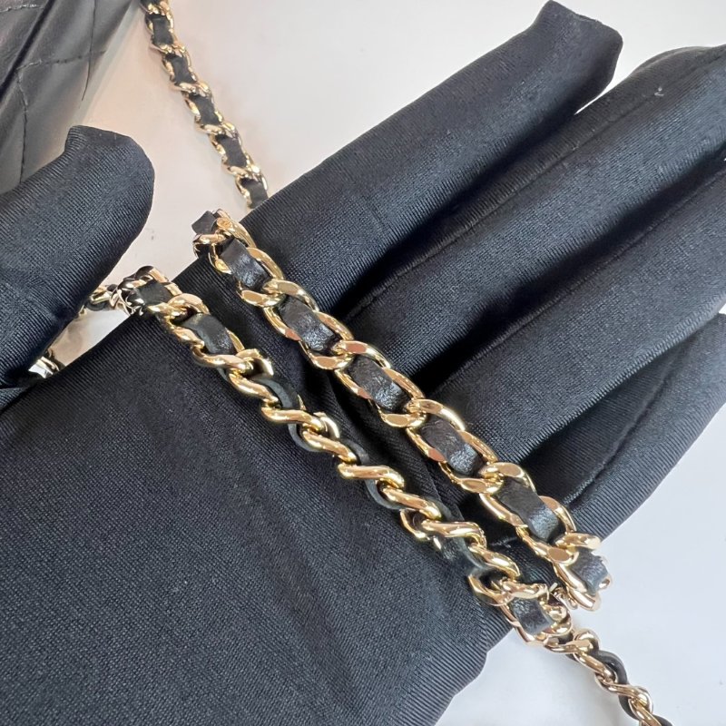 CHANEL 季節款拉鍊雙層WOC 羊皮黑晶片款-9