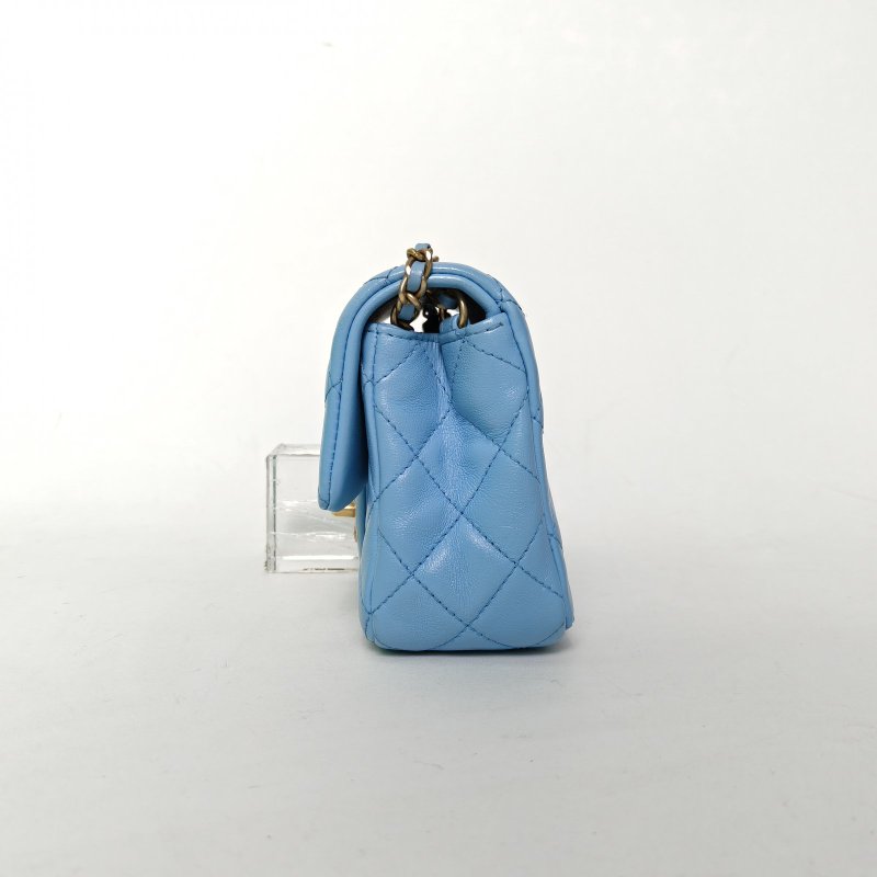 CHANEL 22SCF口蓋包大Mini20藍色羊皮晶片開金扣核桃金球肩帶肩背包-3
