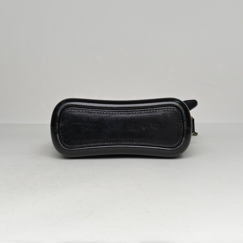 CHANEL GABRIELLE流浪小號20黑色牛皮晶片開金銀扣肩背包-4