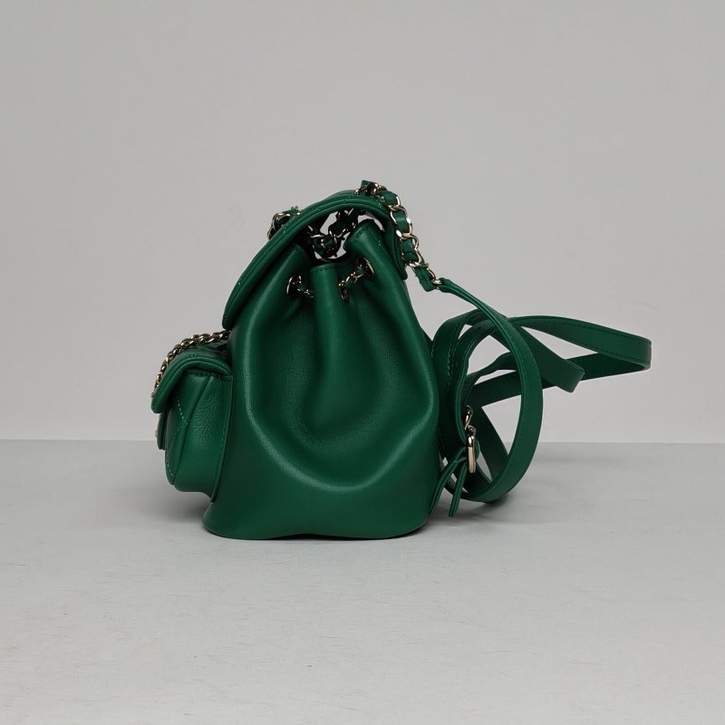 CHANEL Duma抽繩口蓋雙肩包單口袋小號18綠色羊皮晶片開淺金扣肩背包-1