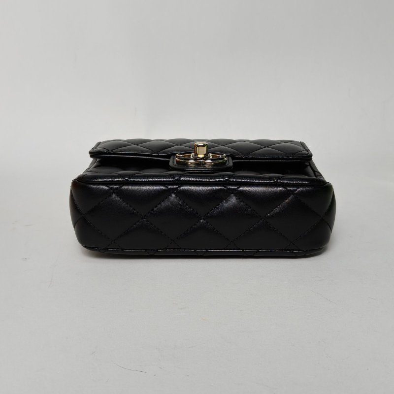 CHANEL 23PCF口蓋包17黑色羊皮晶片開琺瑯扣琺瑯愛心皮穿鏈肩背包-4